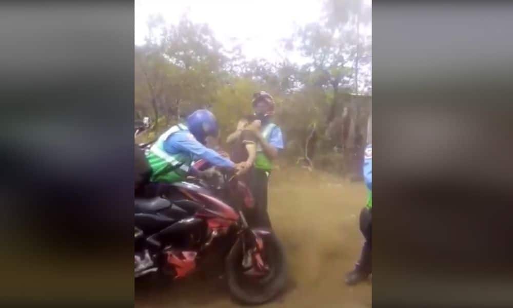 Agentes policiales agreden a estudiante de periodismo
