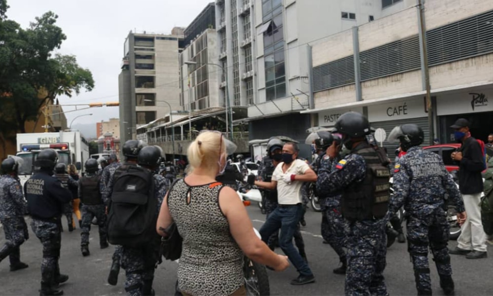 Dos periodistas fueron detenidos en protesta de jubilados en Caracas