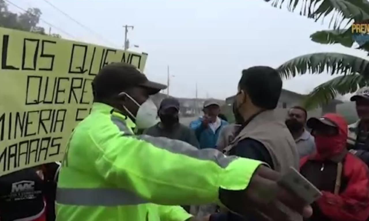 Fundamedios exige protección para periodista agredido por grupos de minería ilegal en Ecuador