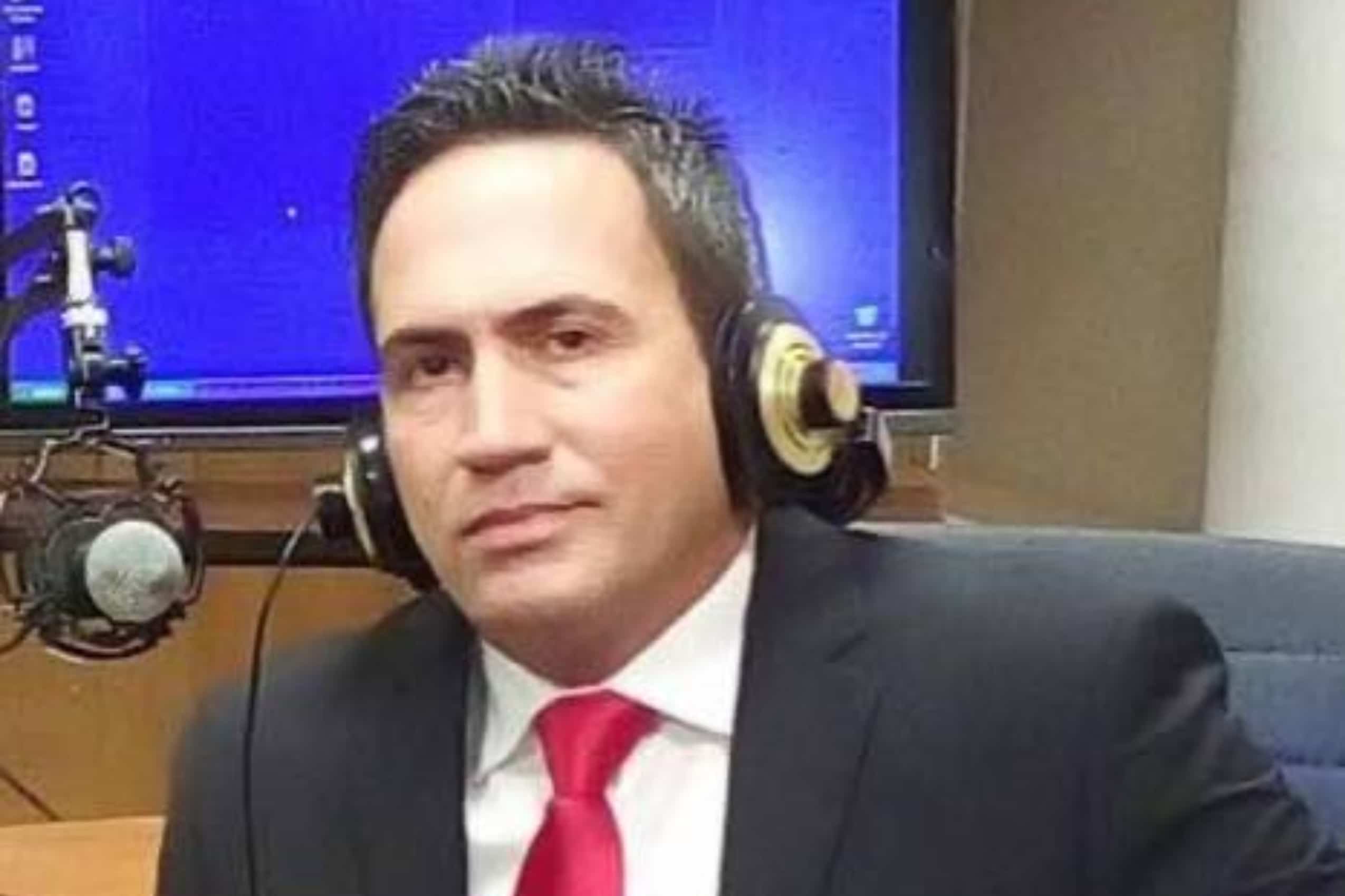 Censuran en programas de corte político al locutor cubano Yunior Morales por criticar al régimen de la isla.