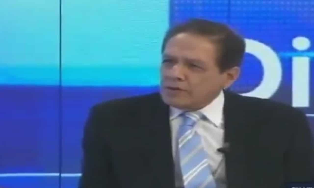 Periodista ecuatoriano recibe insultos en redes sociales tras entrevista con candidato vicepresidencial