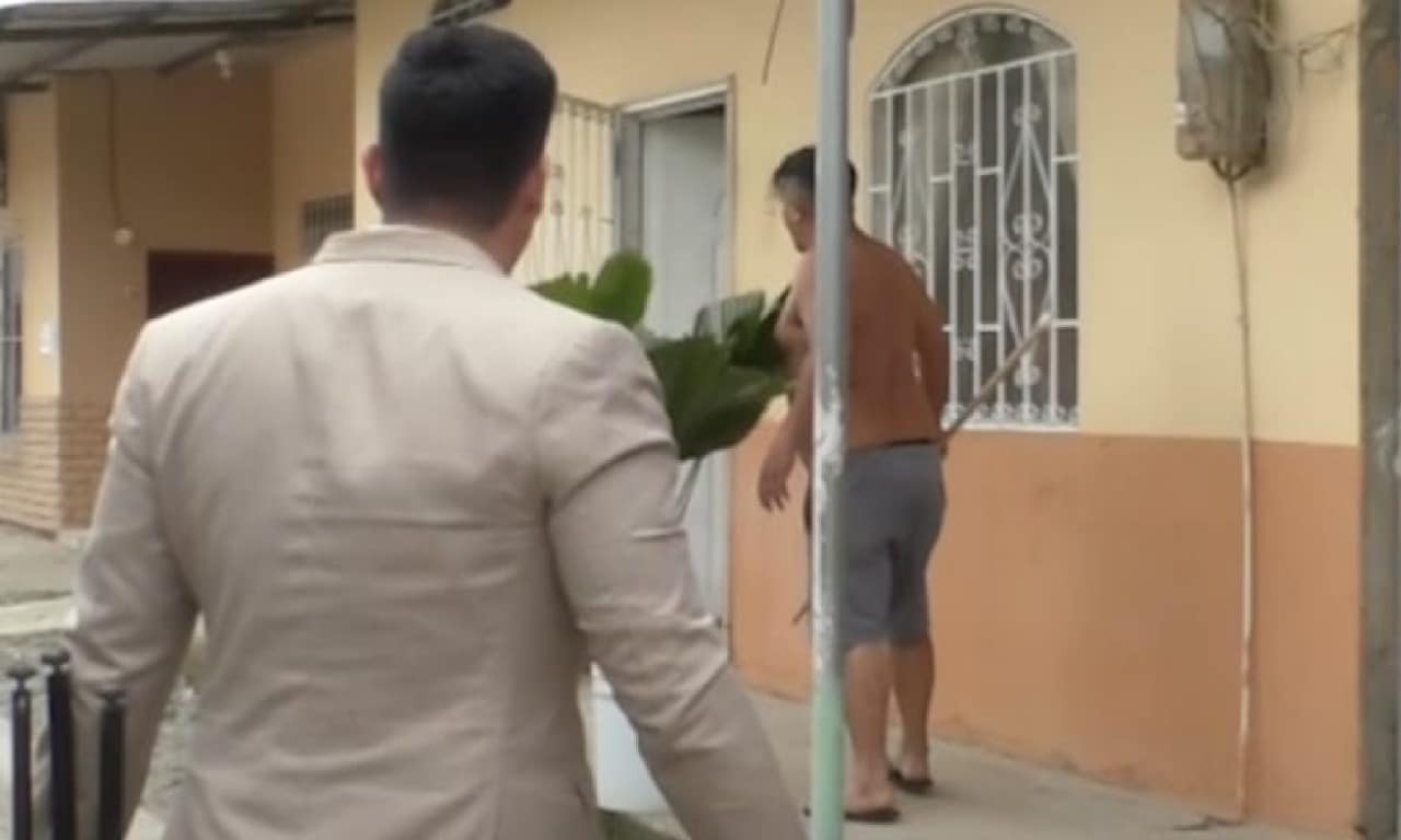 Hermano del Alcalde de ciudad en Ecuador amenaza de muerte a periodista durante cobertura