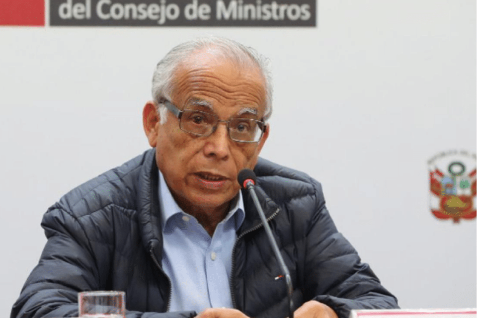 Perú: primer ministro arremete nuevamente contra la prensa