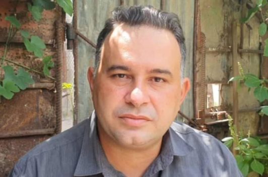 Policía política detiene y amenaza a periodista independiente para que abandone Cuba