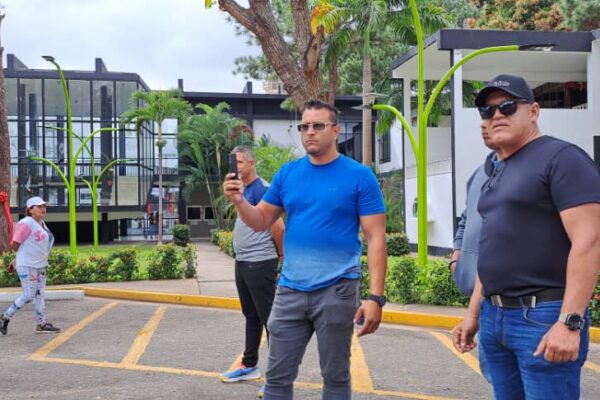 Trabajadores de la alcaldía de El Tigre intimidaron al equipo de Diario El Vistazo