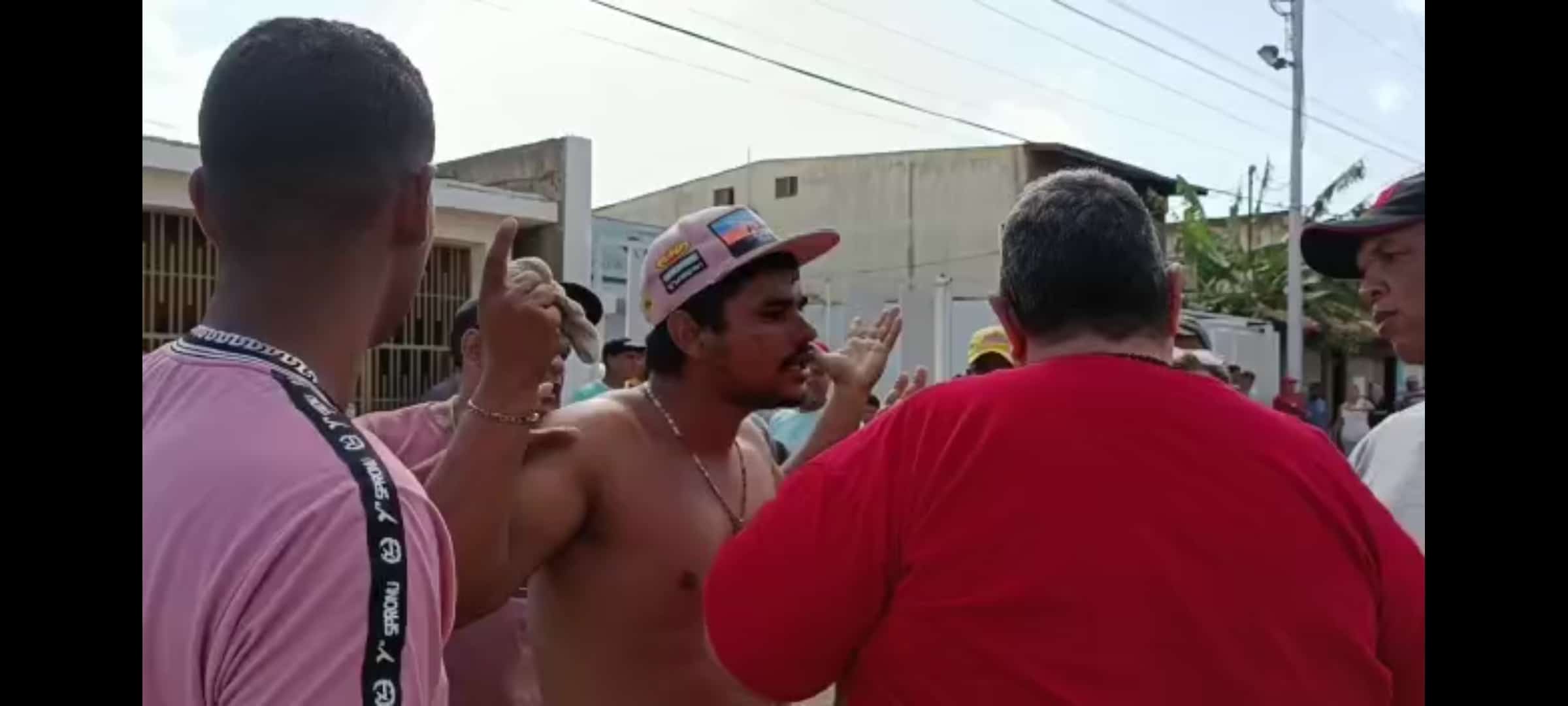 Periodista fue agredido por presunto revendedor de gasolina en Falcón