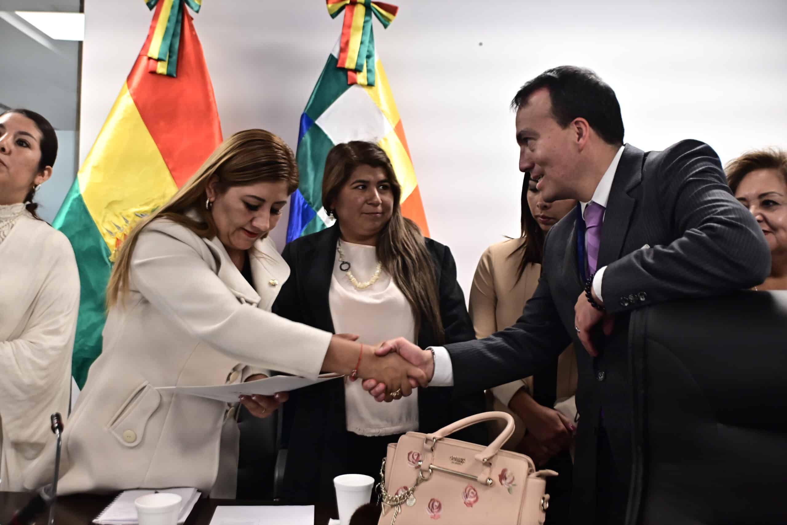 En Bolivia tres medios enjuiciados y pérdidas millonarias