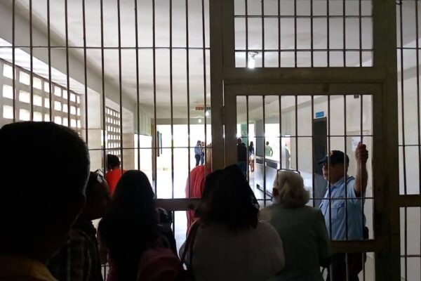 Autoridades limitaron el trabajo de periodistas en hospital de Maturín