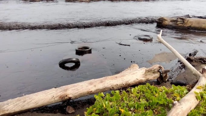 Funcionarios de la Dgcim obligaron a periodistas a borrar registros del derrame petrolero de la refinería El Palito