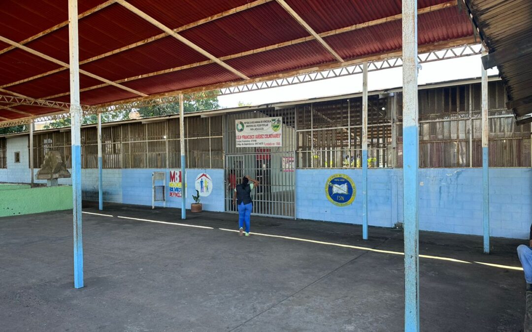 Impiden a periodistas cubrir las condiciones de una escuela en Bolívar 