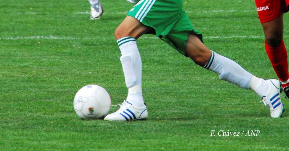 Fanáticos de fútbol amenazan con echar a periodistas de una conferencia de prensa