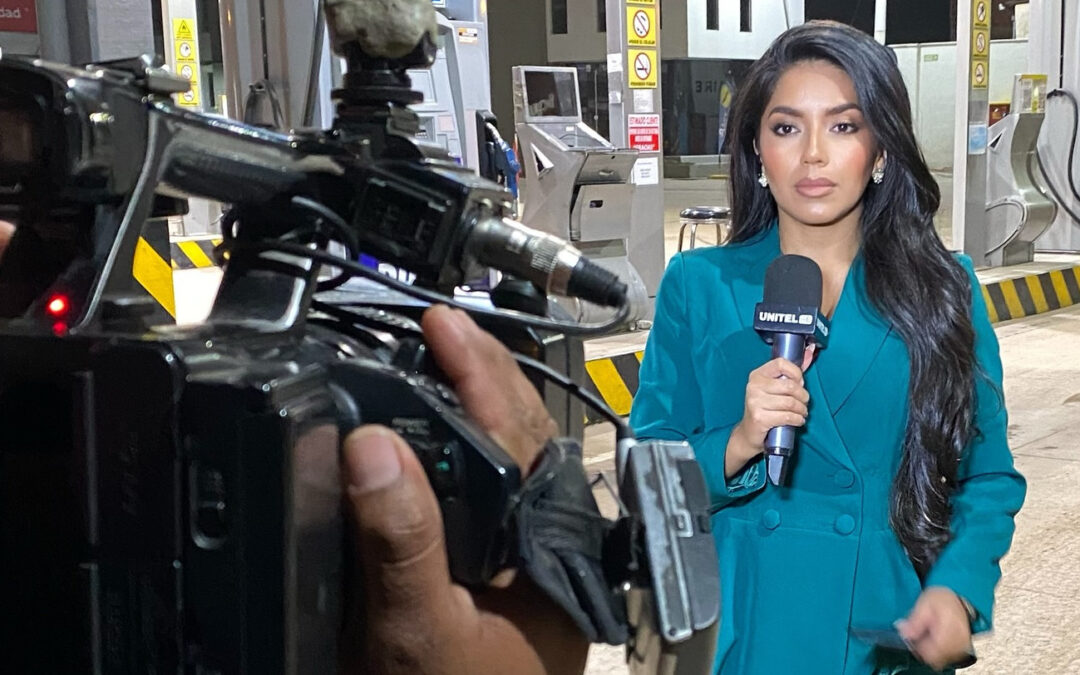 Una periodista de Unitel sufrió ataque de grupo de choque en conflicto por la basura