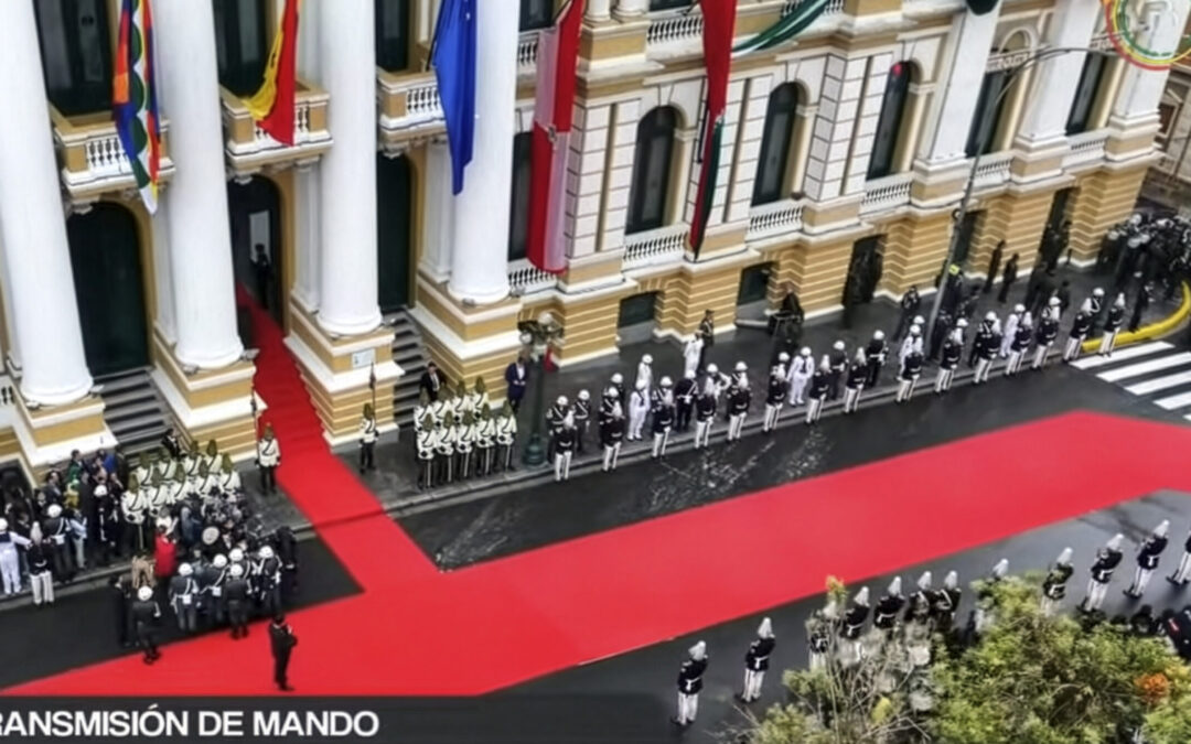 Bolivia | Periodistas soportaron maltrato y lluvia durante acto de transmisión de mando