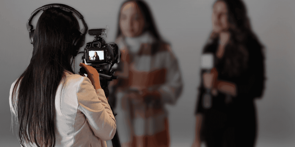 Expresiones estigmatizantes de funcionarios públicos alimentan la violencia de género contra mujeres periodistas