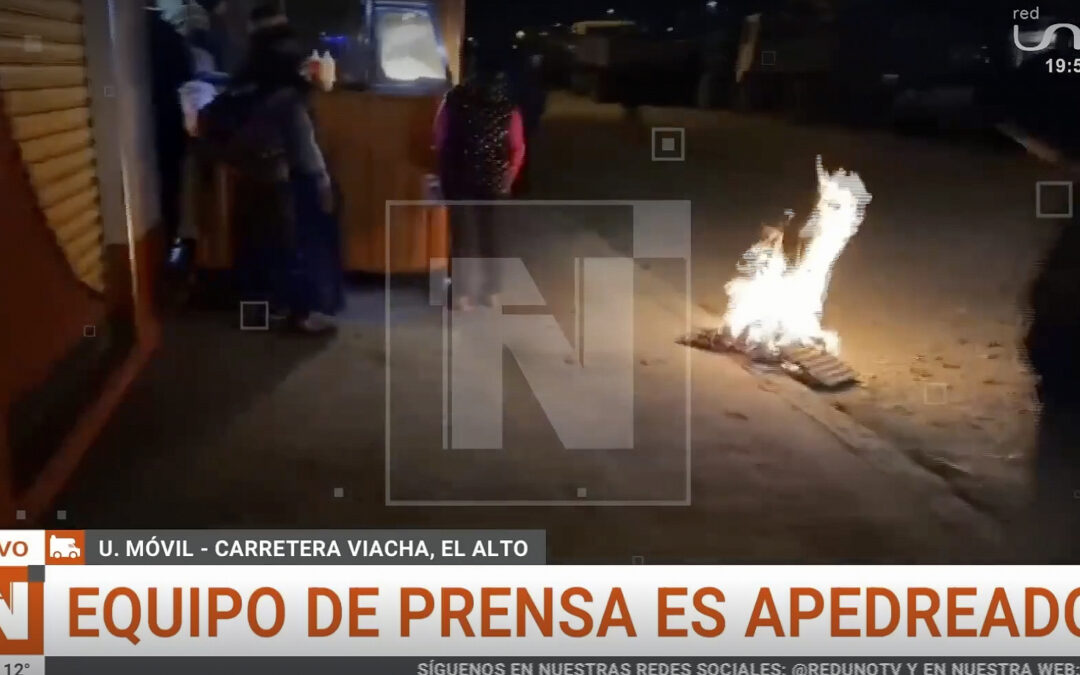 Bolivia | Acopiadores de gas licuado atacaron a un equipo de prensa de Red Uno