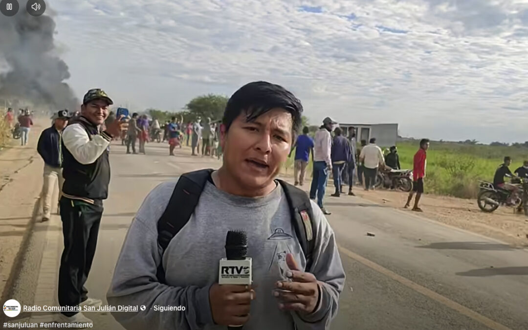 Bolivia | San Julián: Reporteros se salvan de ataque con machete pero sufren la quema de una motocicleta y el robo de otra