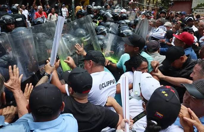 Venezuela | Agresiones a la prensa marcan cobertura de protesta en Caracas