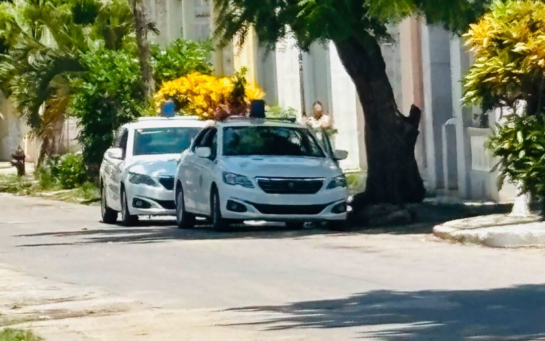 Seguridad del Estado cerca vivienda de Camila Acosta y Ángel Santiesteban Prats en La Habana