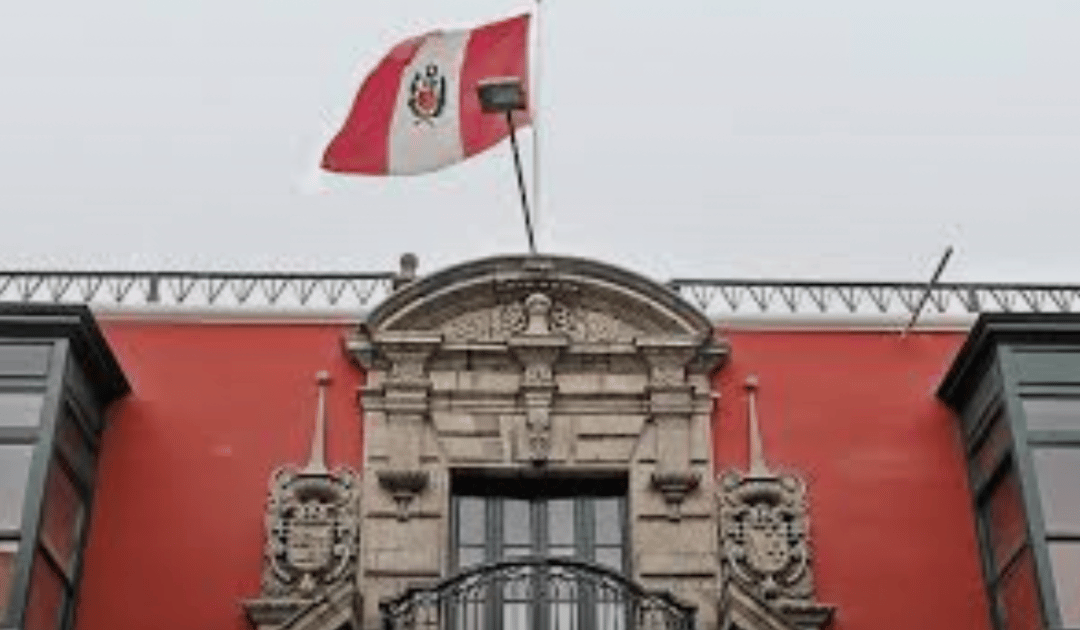 Tribunal Constitucional del Perú ordena suprimir tres notas periodísticas de El Comercio invocando el «derecho al olvido»