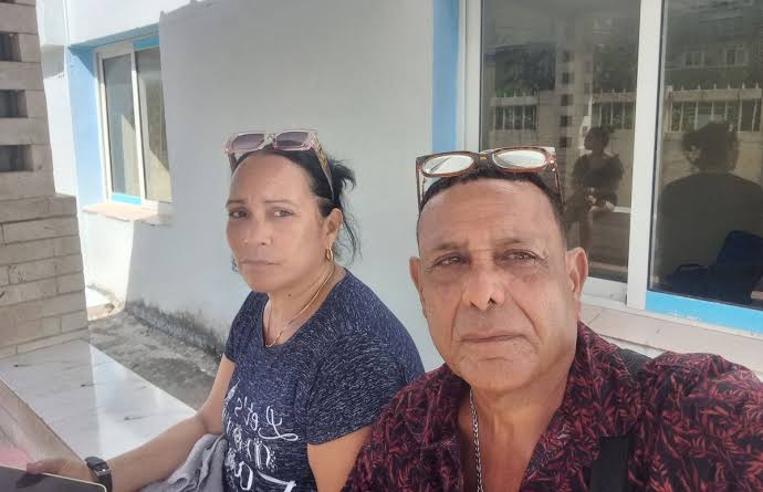 Detienen en Jaimanitas a periodistas independientes Yunia Figueredo y Frank Correa